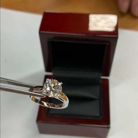 ✨✨SOLD!!✨✨Wedding ring 2 Carats Diamond Ring - Picture 2 of 5